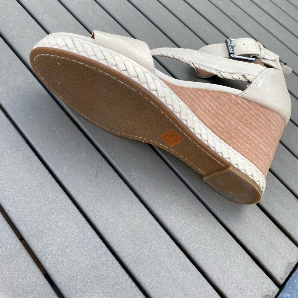 Frye Brielle Back-Zip Sandals - Picture 3 of 11